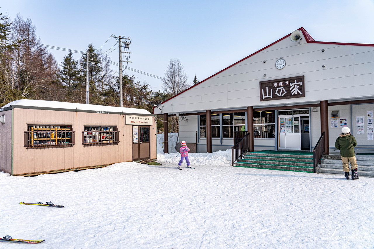 恵庭市民スキー場　ペアリフト新設から3シーズン目。とっても綺麗なリフトに加えて、スキー＆スノーボードのレンタルは無料。初心者に優しいローカルゲレンデ！